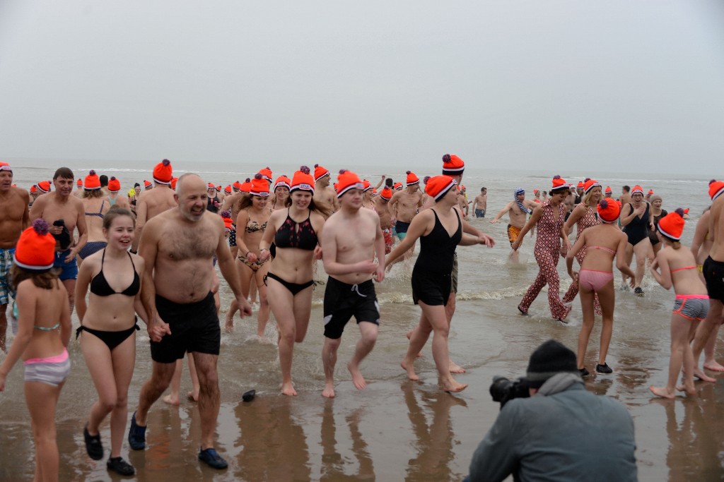 ../Images/Nieuwjaarsduik Nederzandt 2020 081.jpg